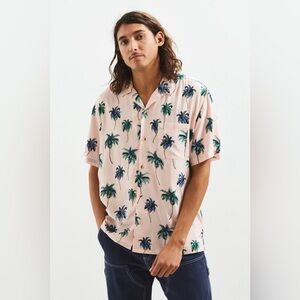 Hawaiian Shirt Men’s Size Medium Light Pink Palm Trees Urban Outfitters Button